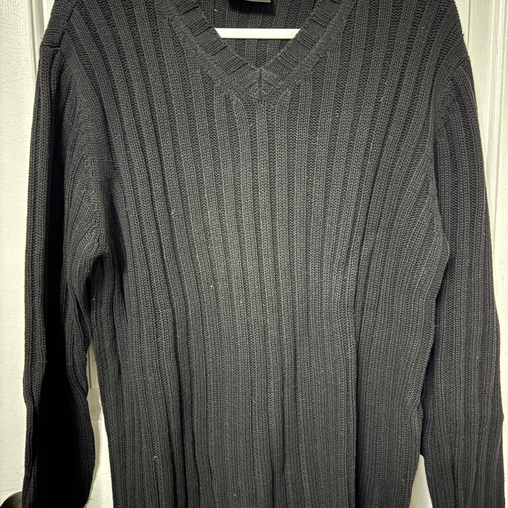 Dkny Gray V-Neck Sweater with Ribbed Knit Texture